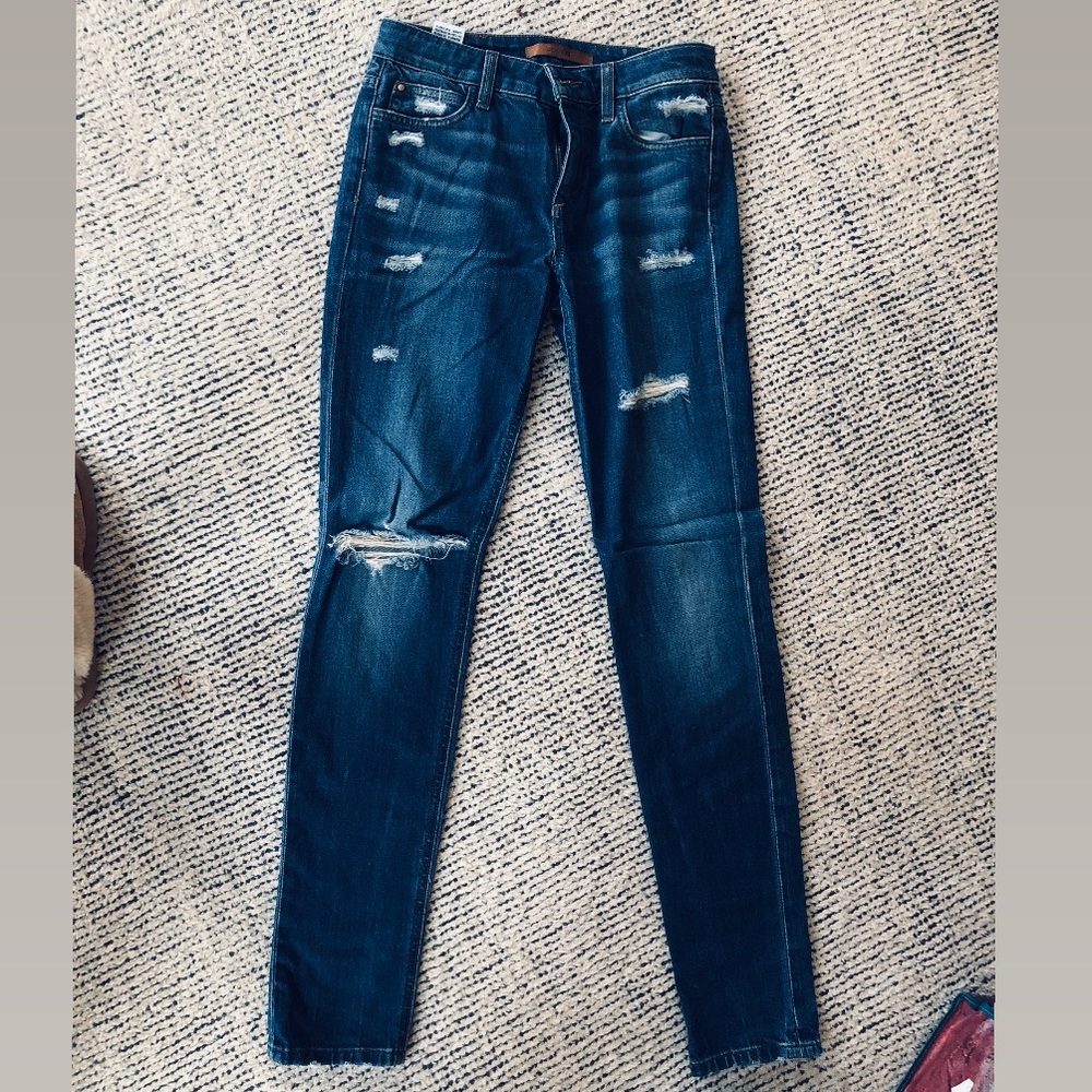 Joe’s The Skinny distressed ankle jeans size 26